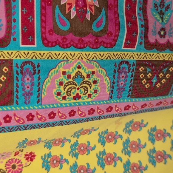 MALI YELLOW COVERUP DRESS SIZE MEDIUM - Picture 4 of 6